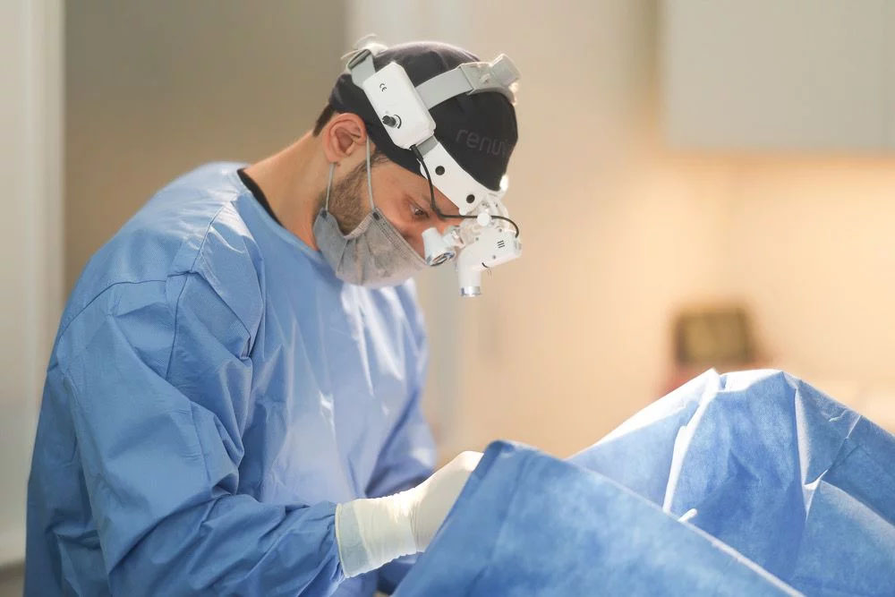 Dr. Ammar Mahmmoud Mejor cirujano de labioplastia en Long Island NY
